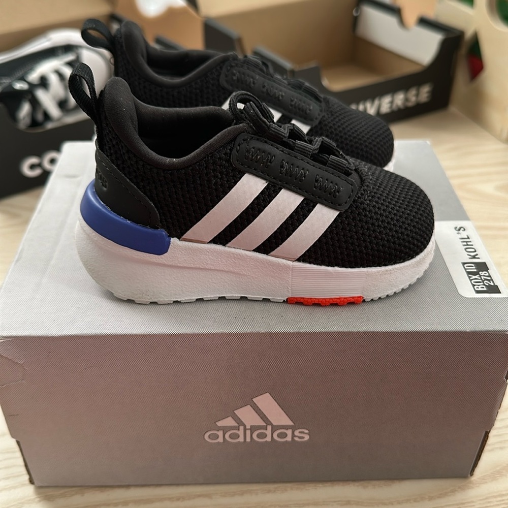 Adidas’s Toddler Racer TR211 sneakers